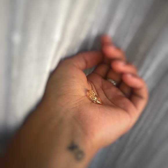 ring ring ring 💍 - Picture 2 of 4